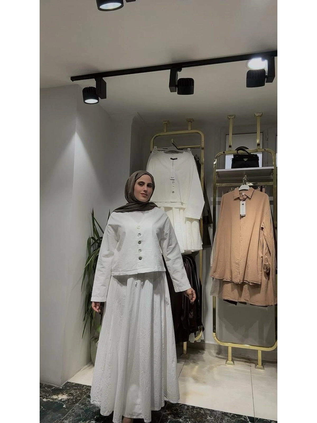 Beyaz Yazlık Keten Kumaş Elbise Modelimiz