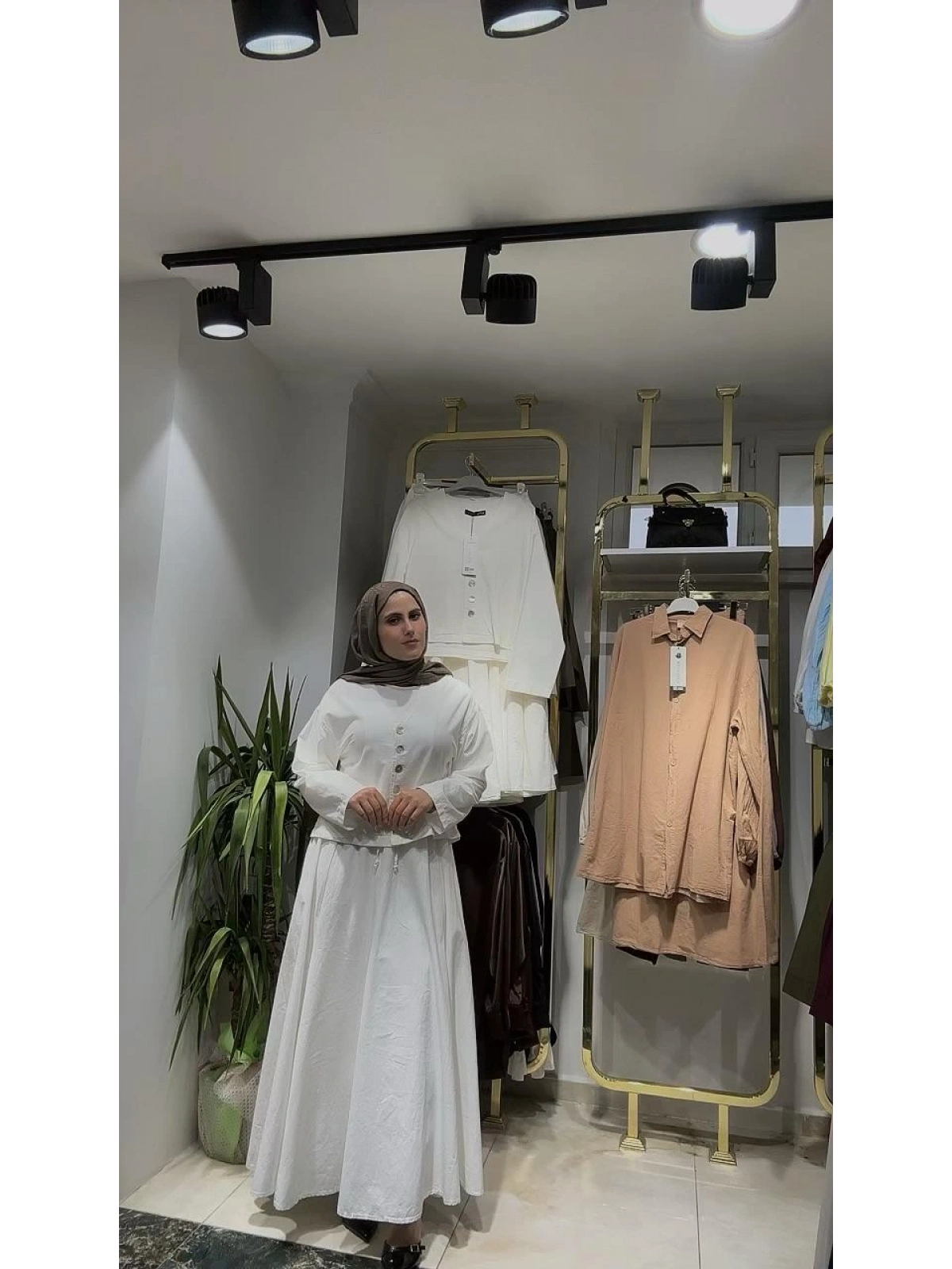 Beyaz Yazlık Keten Kumaş Elbise Modelimiz