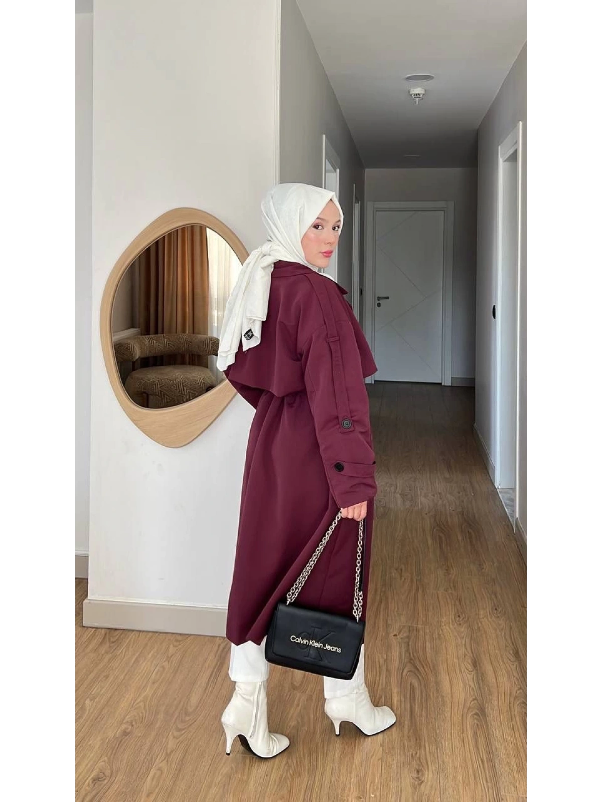 Bordo Kuşaklı Trençkot: Klasik Yaka Tesettür Dış Giyim