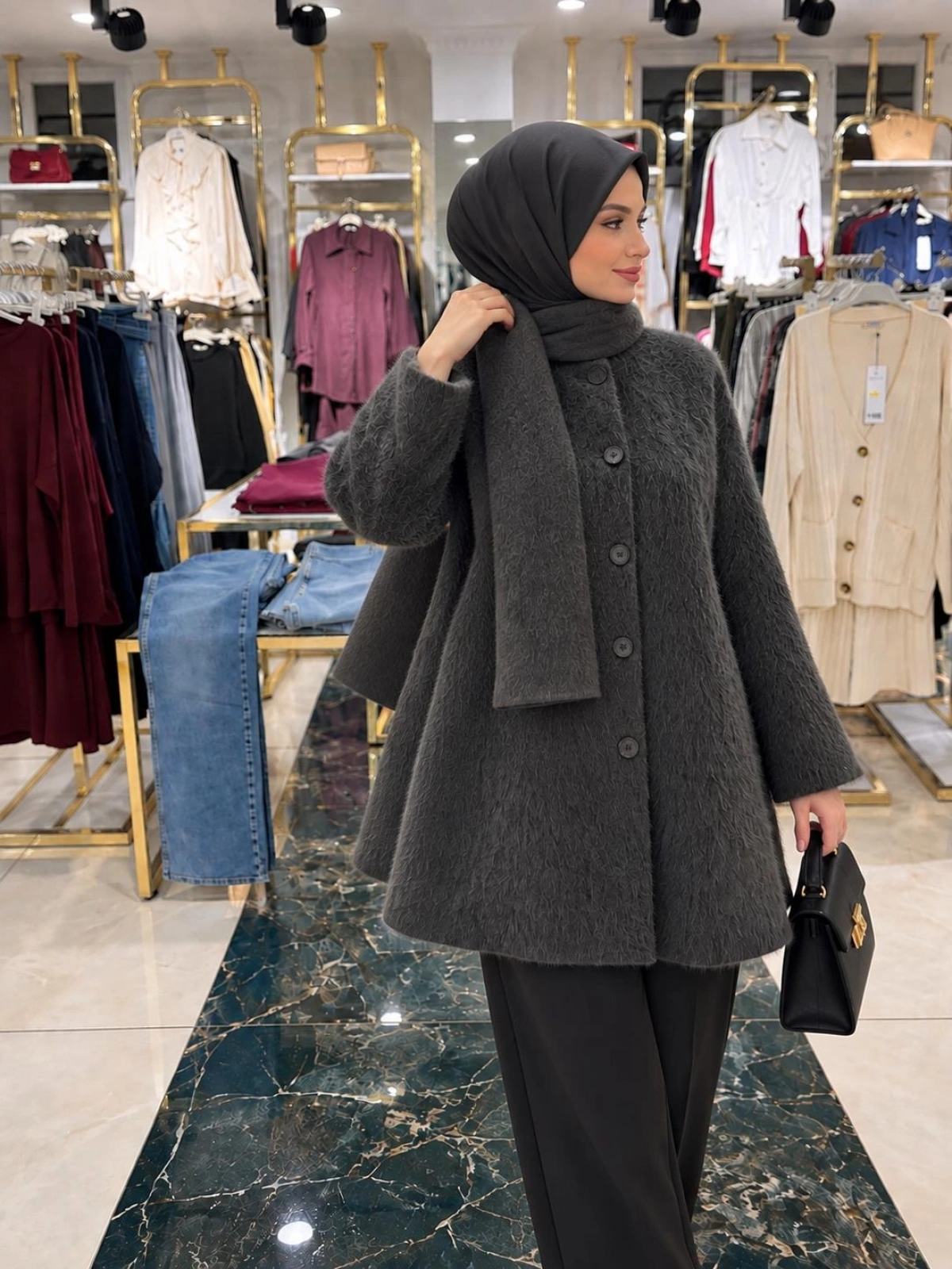 Gri Kürklü Atkılı Panço Modelimiz
