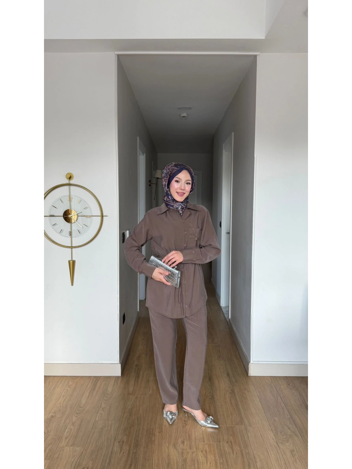 Kahve Rengi Pantolonlu Takım Mdelimiz