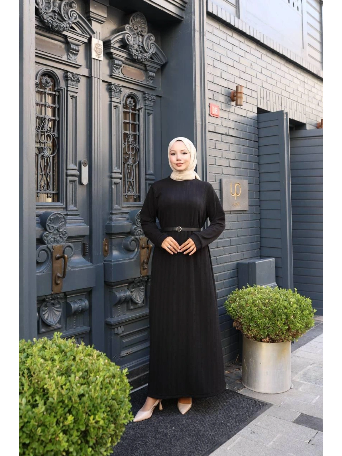 Siyah Burgu Örme Kumaş Elbise Modelimiz