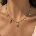 Gold 5 Charm Biber Detay Kolye