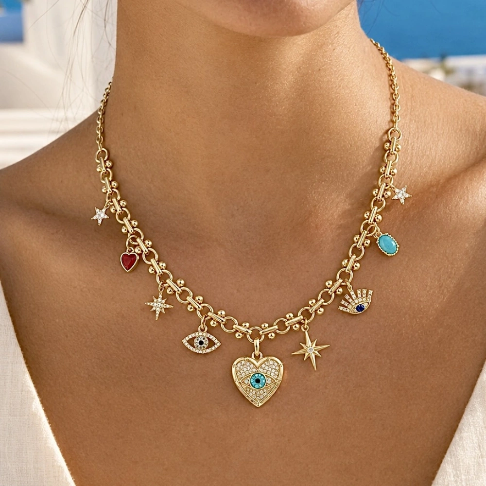 9 Charm Gold Kalp Detay Kolye