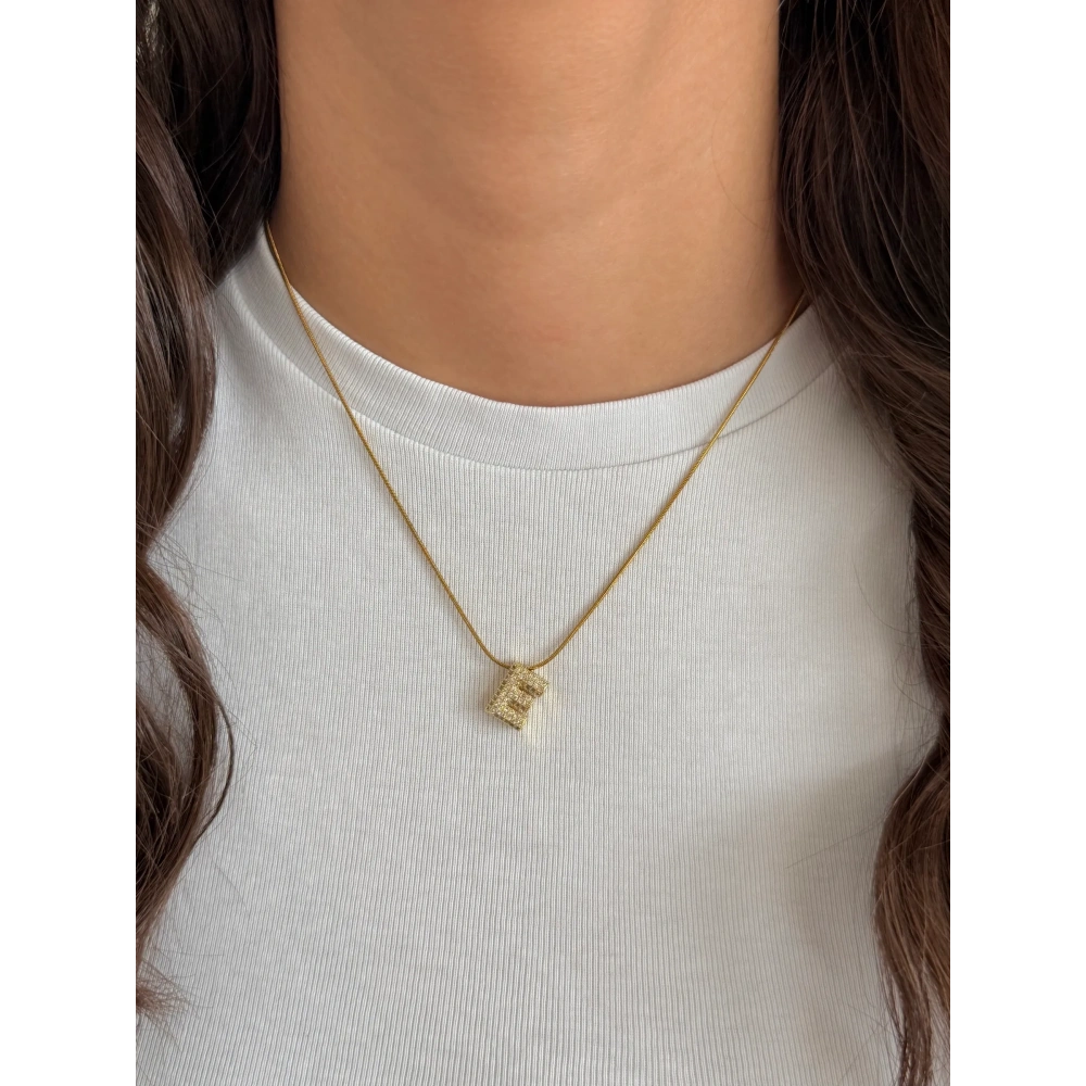 Çelik 3 Boyutlu E Harfli Kolye