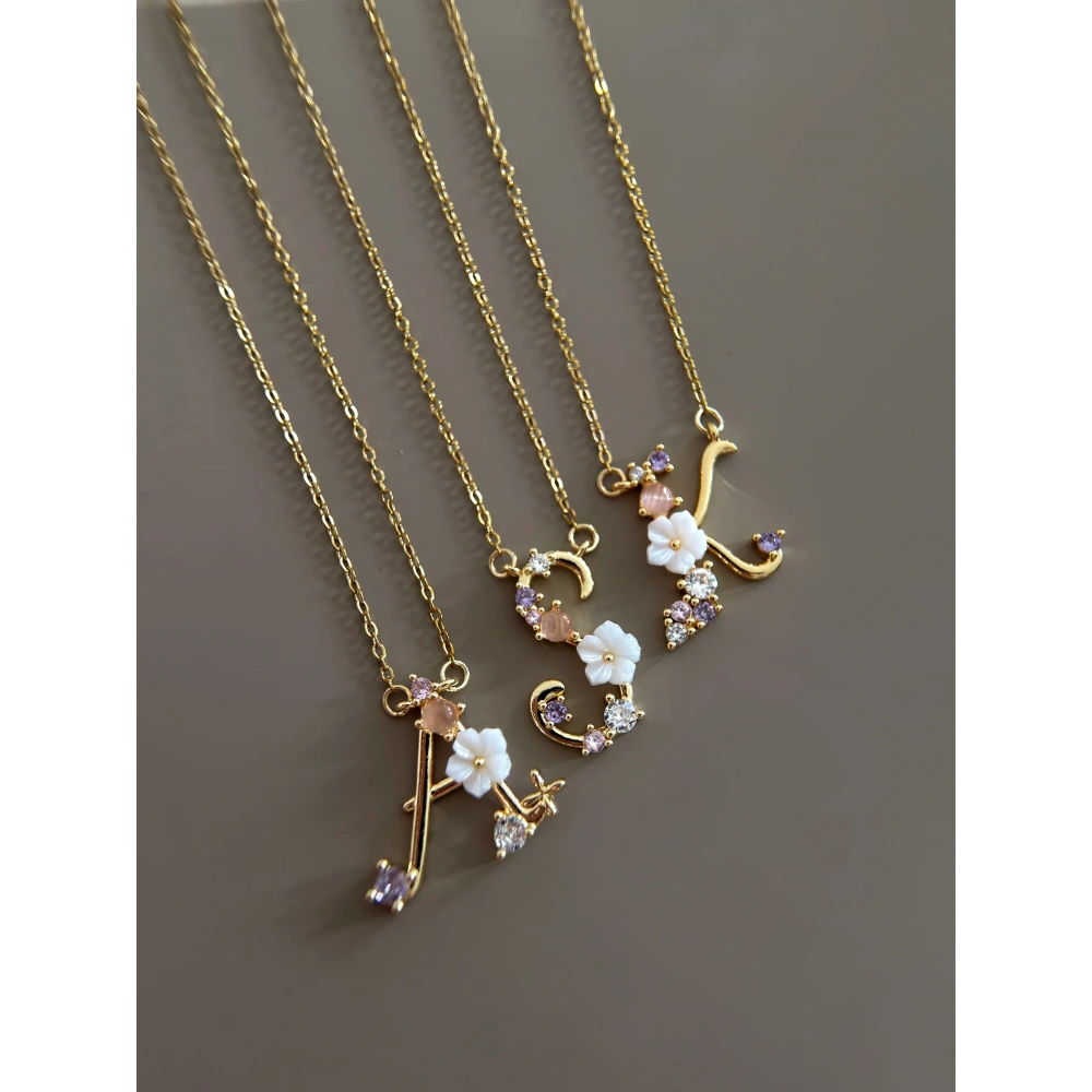 Çelik Çiçek Detaylı A Harfli Kolye