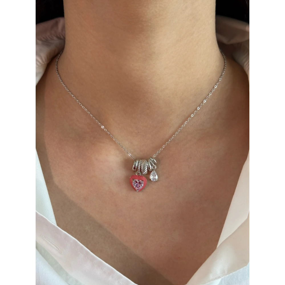 Çelik Kalpli Charmlı Kolye