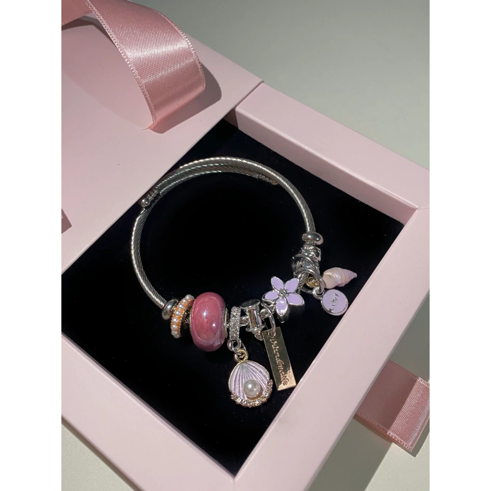 Çelik Kelepçeli Lila Detay Charm Bileklik