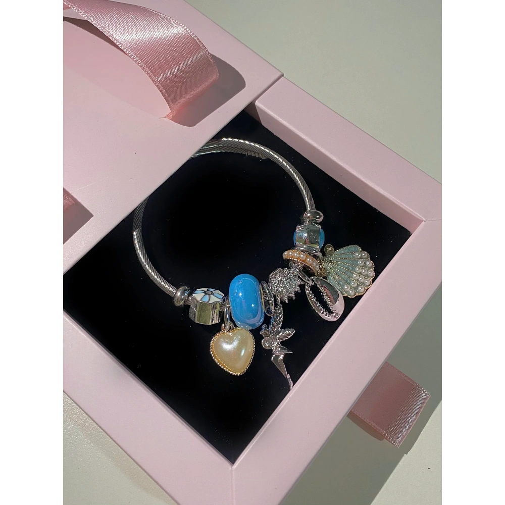 Çelik Kelepçeli Melek Detaylı Charm Bileklik