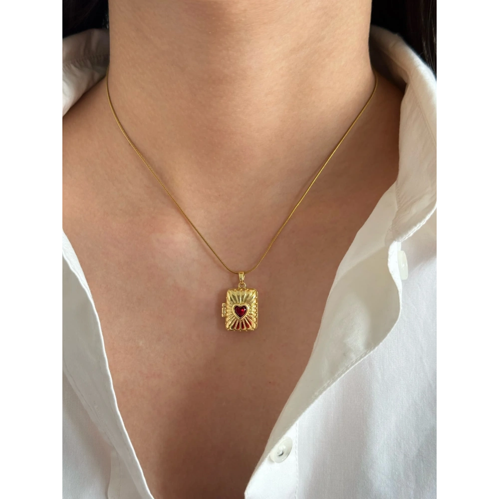 Çelik Kırmızı Kalpli Kapaklı Kolye