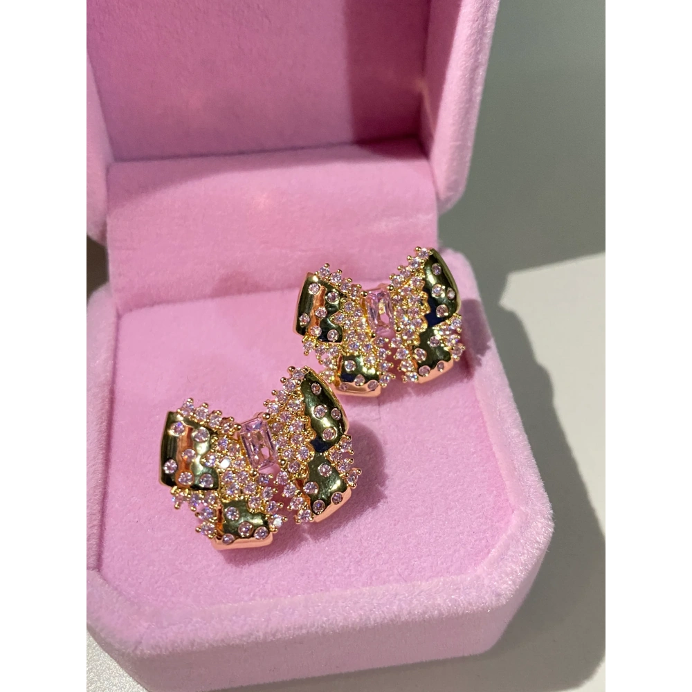 Çelik Pembe Taşlı Gold Fiyonk Küpe