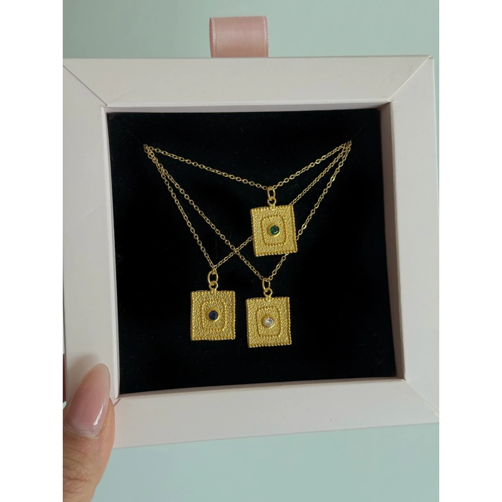 Çelik Renkli Taşlı Plaka Kolye