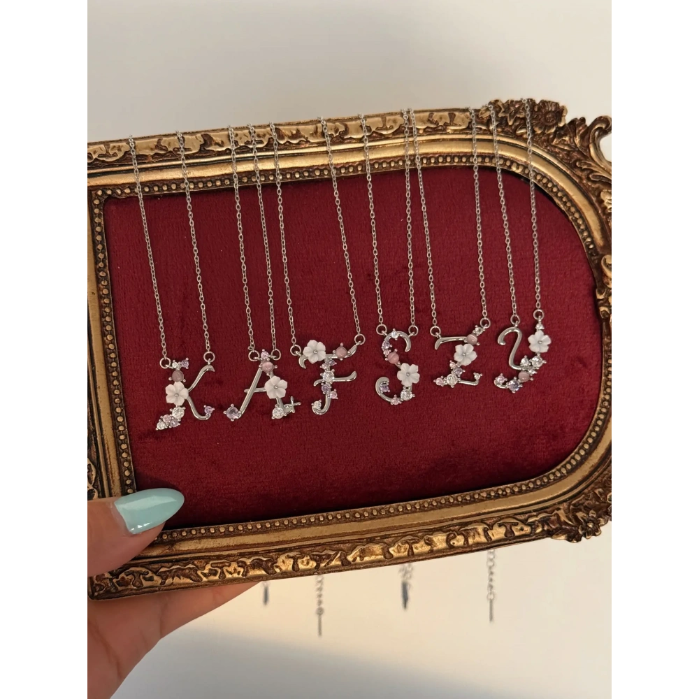 Çelik Silver Çiçek Detaylı Harf Kolyeler