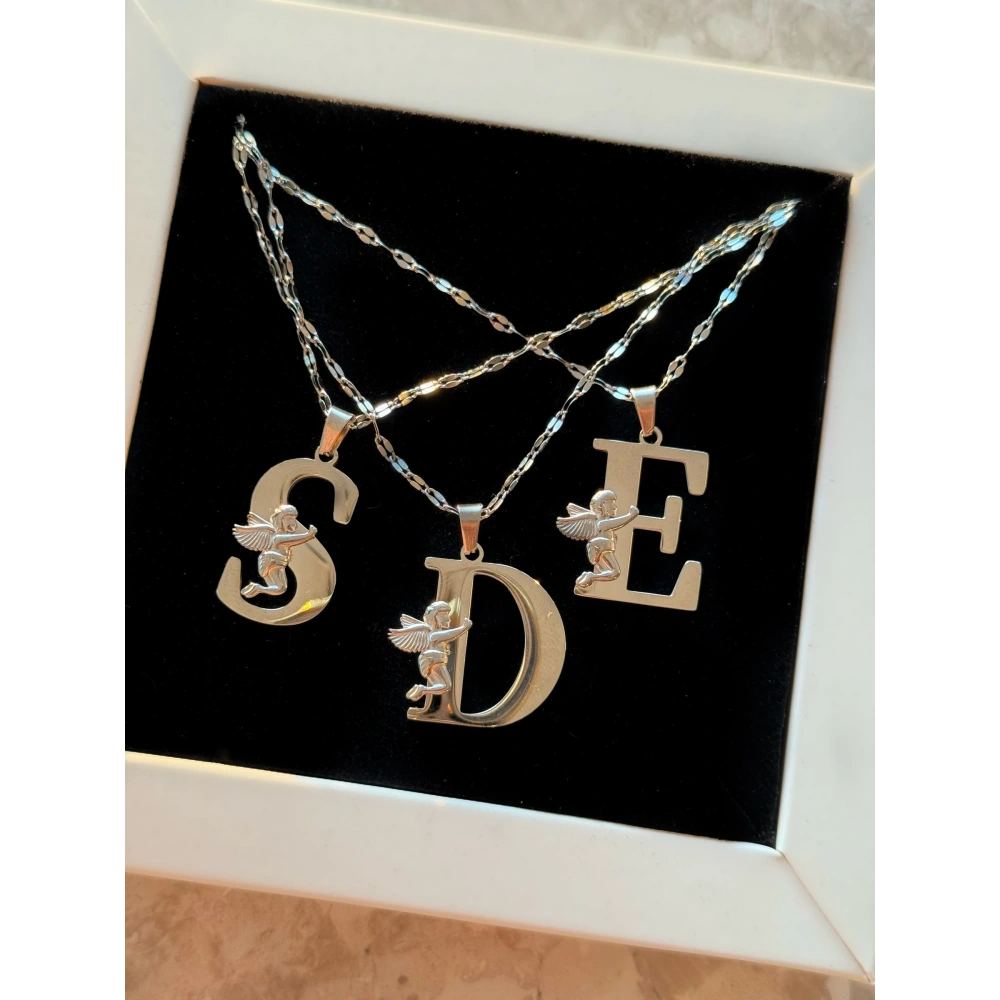 Çelik Silver Melek Detaylı E Harfli Kolye