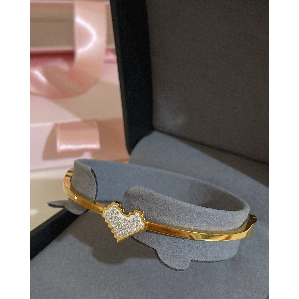 Çelik Taşlı Kalp Detaylı Kelepçe Bileklik