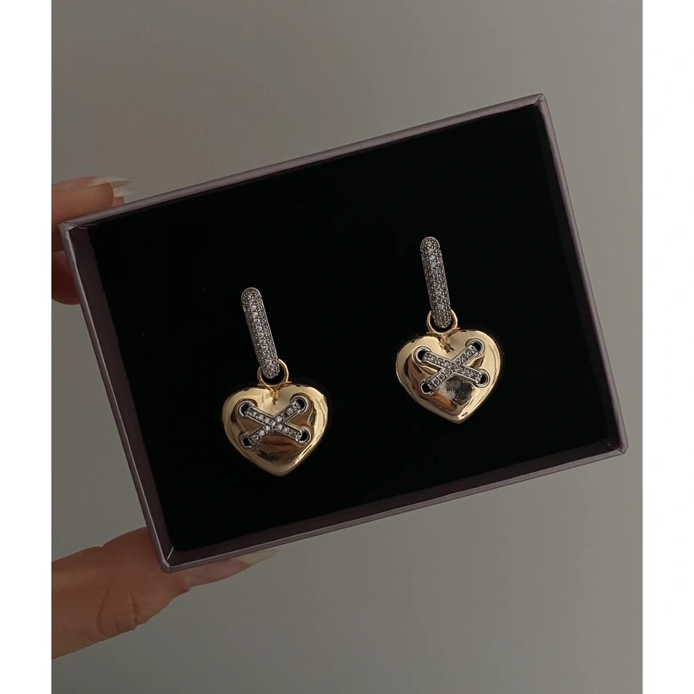 Cross Detaylı Kalpli Küpe