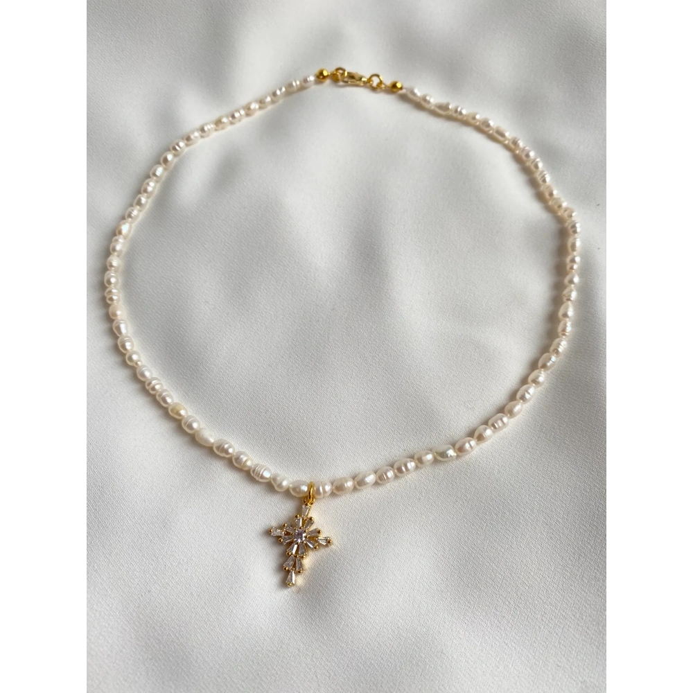 İnci Detaylı Haç Kolye