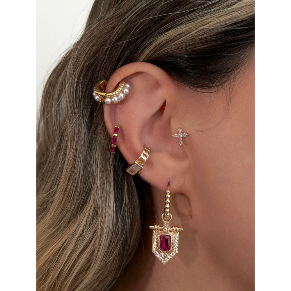 Kırmızı Taş Detaylı Küpe