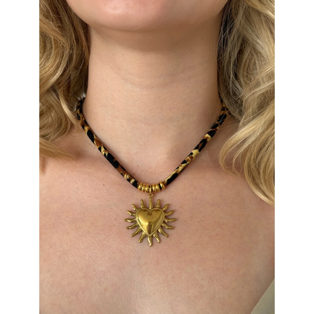 Leoparlı Kalpli Kolye