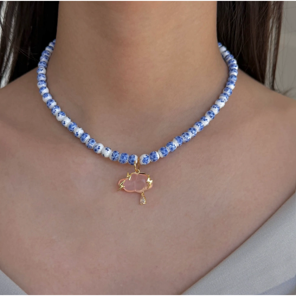 Pembe Bulut Detaylı Mavi Tasarım Kolye