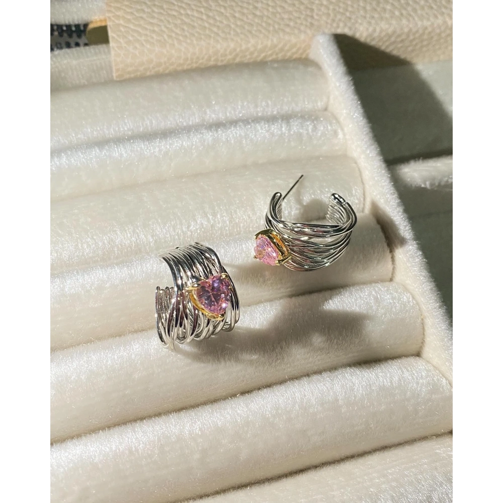 Tel Detaylı Kalp Küpe