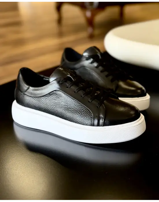 Siyah sneakers