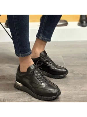 Erkek Siyah Deri Spor Ayakkabı – Kalın Taban, Modern ve Rahat Günlük Model