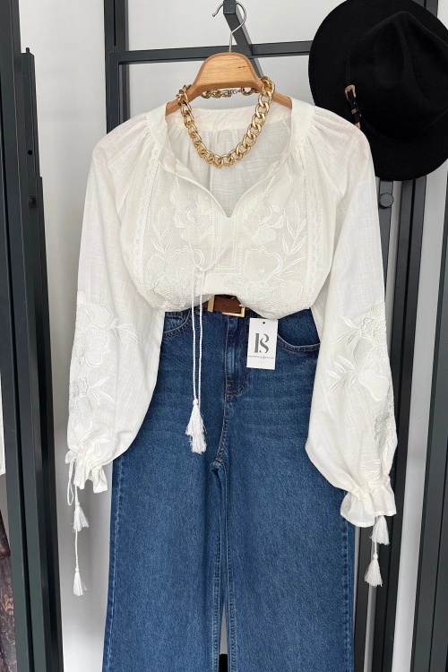 Süs Bağlamalı Nakışlı Gömlek Beyaz