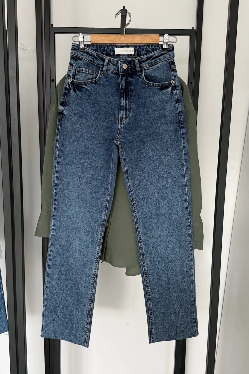 Regular Fit Kesik Paça Jean Mavi Yıkamalı