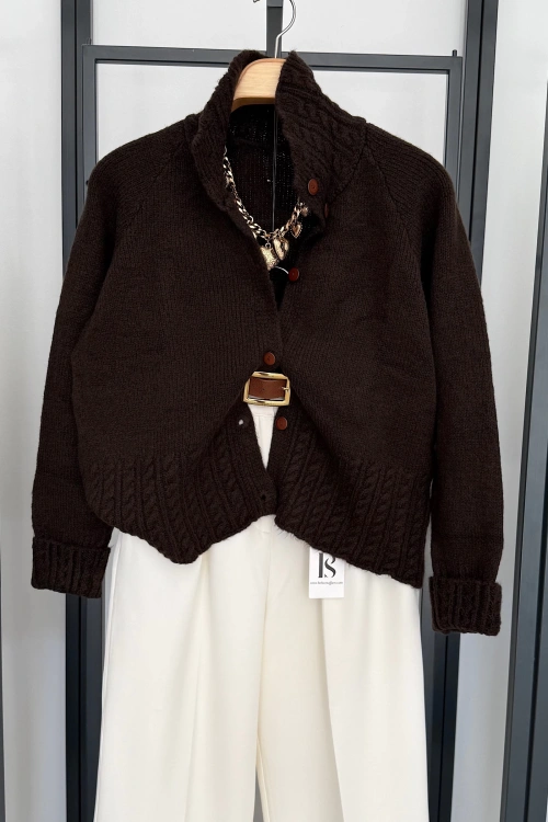 Boğazdan Düğmeli Hırka Koyu Kahve