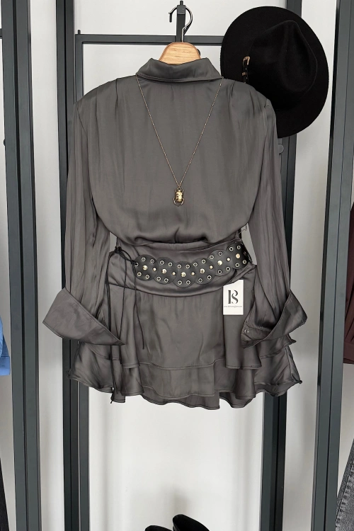 Büyük Kemer Detaylı Saten Takım Füme