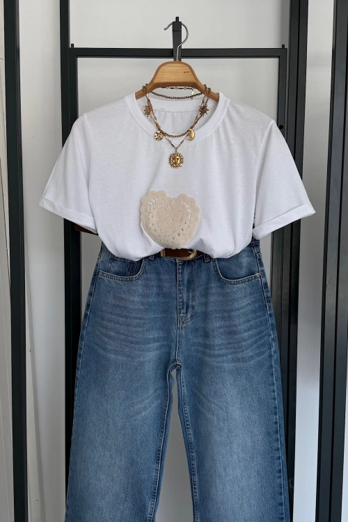 Kalp Detay İşleme T-Shirt Beyaz
