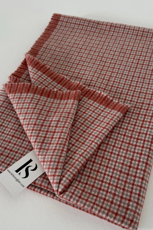 Kare Desen Boyunluk Kırmızı