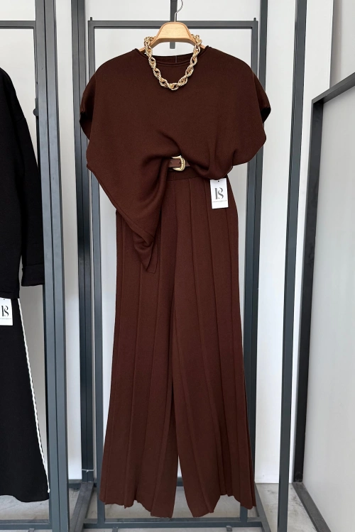 Kolsuz Süveter Pileli Pantolon Takım Kahverengi