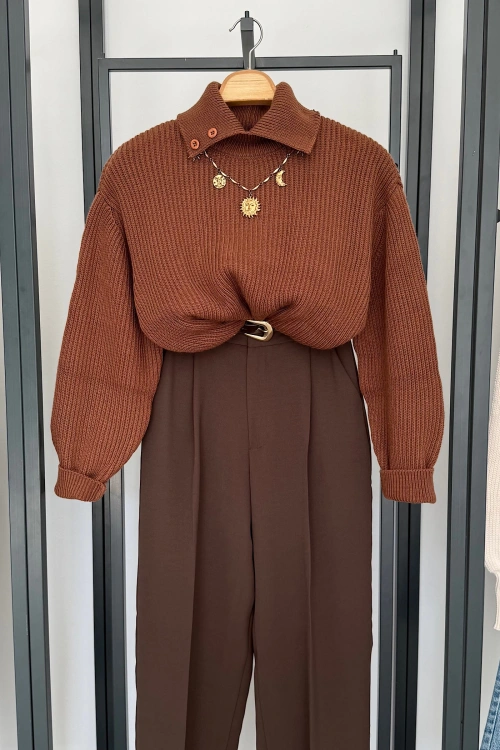 Mendil Yaka Triko Kazak Süt Kahve