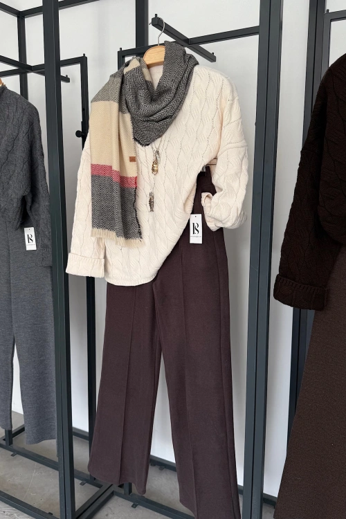 Oval Yaka Kazak Krem