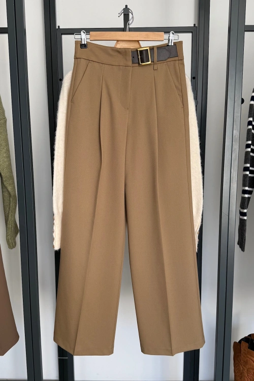 Rahat Kalıp Kemerli Geniş Paça Pantolon Camel
