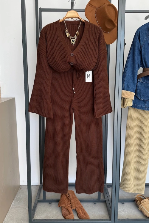 Şeritli Önden Düğmeli Takım Kahverengi
