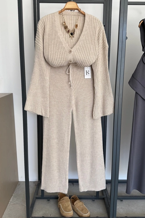 Şeritli Önden Düğmeli Takım Krem