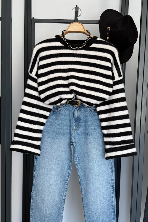 Tüylü Çizgili Kazak Siyah-Beyaz