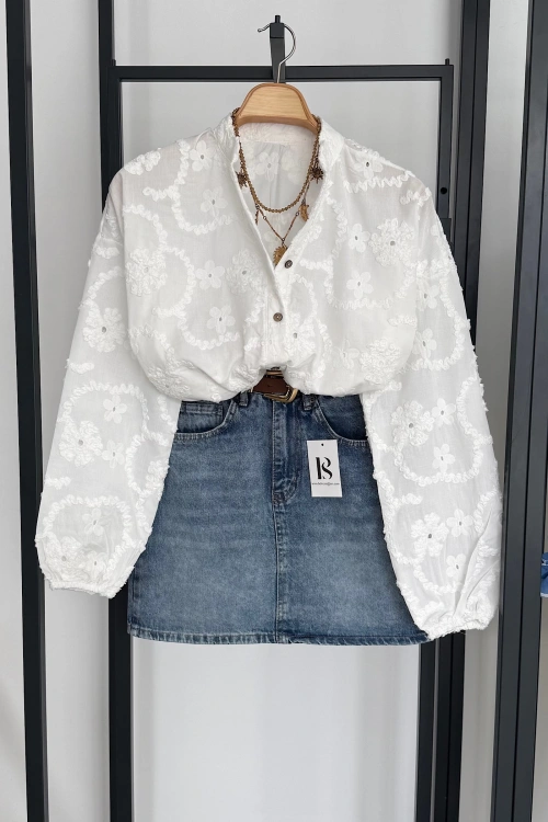 V Yaka İşlemeli Gömlek Beyaz