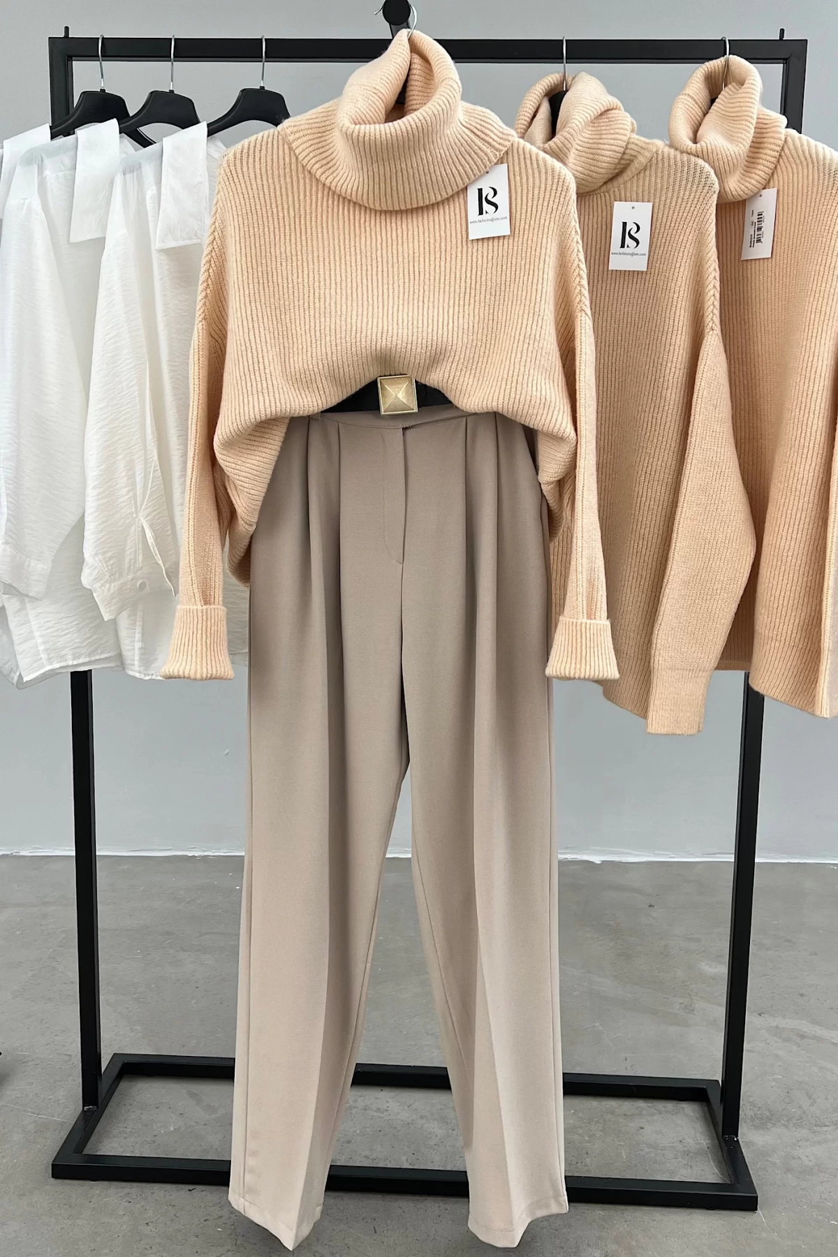 Arka Cepli Kemerli Pantolon