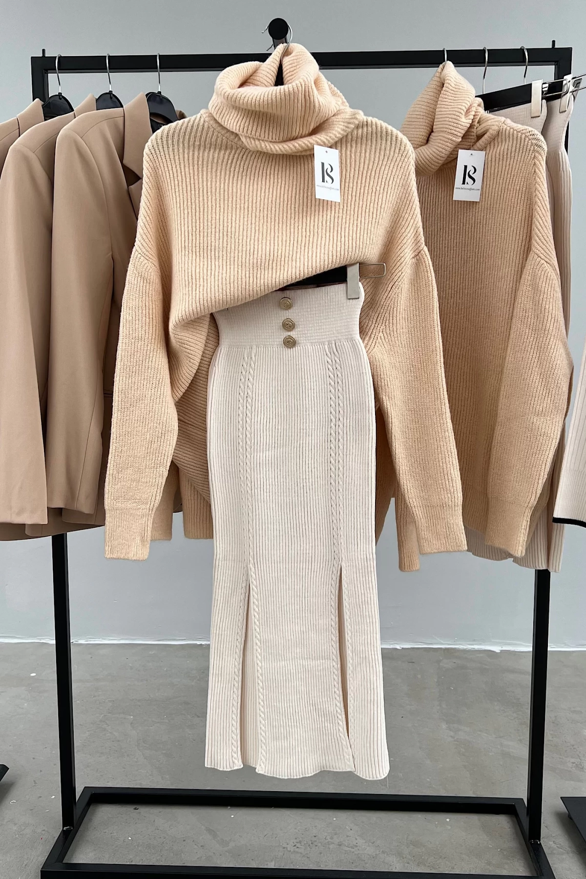 Thessaloniki Raised Sweater