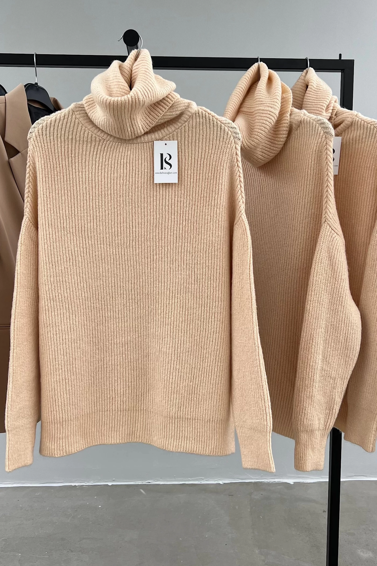 Thessaloniki Raised Sweater