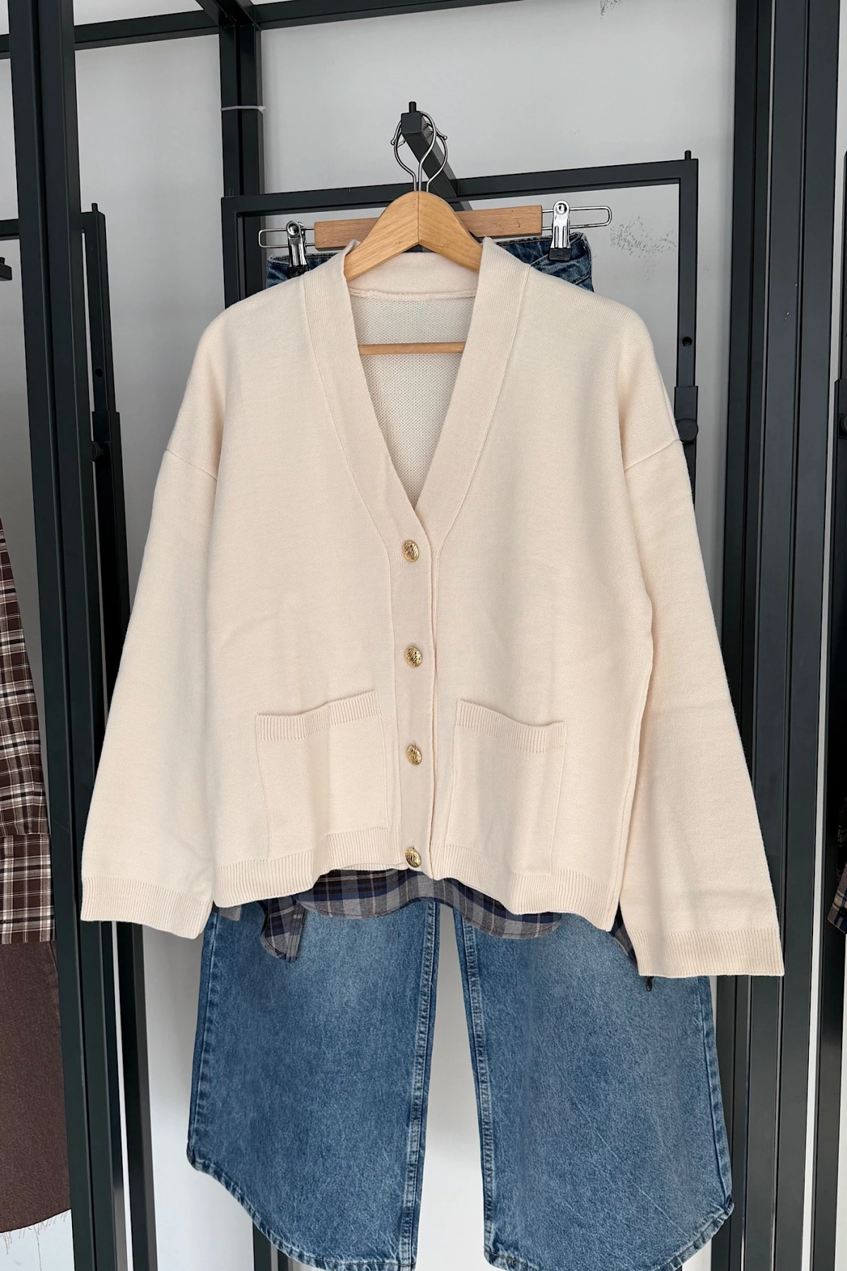 4 Düğmeli Hırka Krem