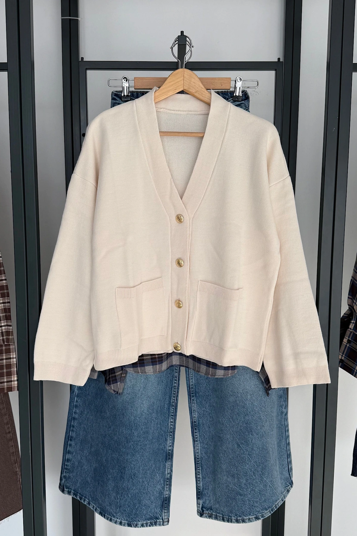 4 Düğmeli Hırka Krem