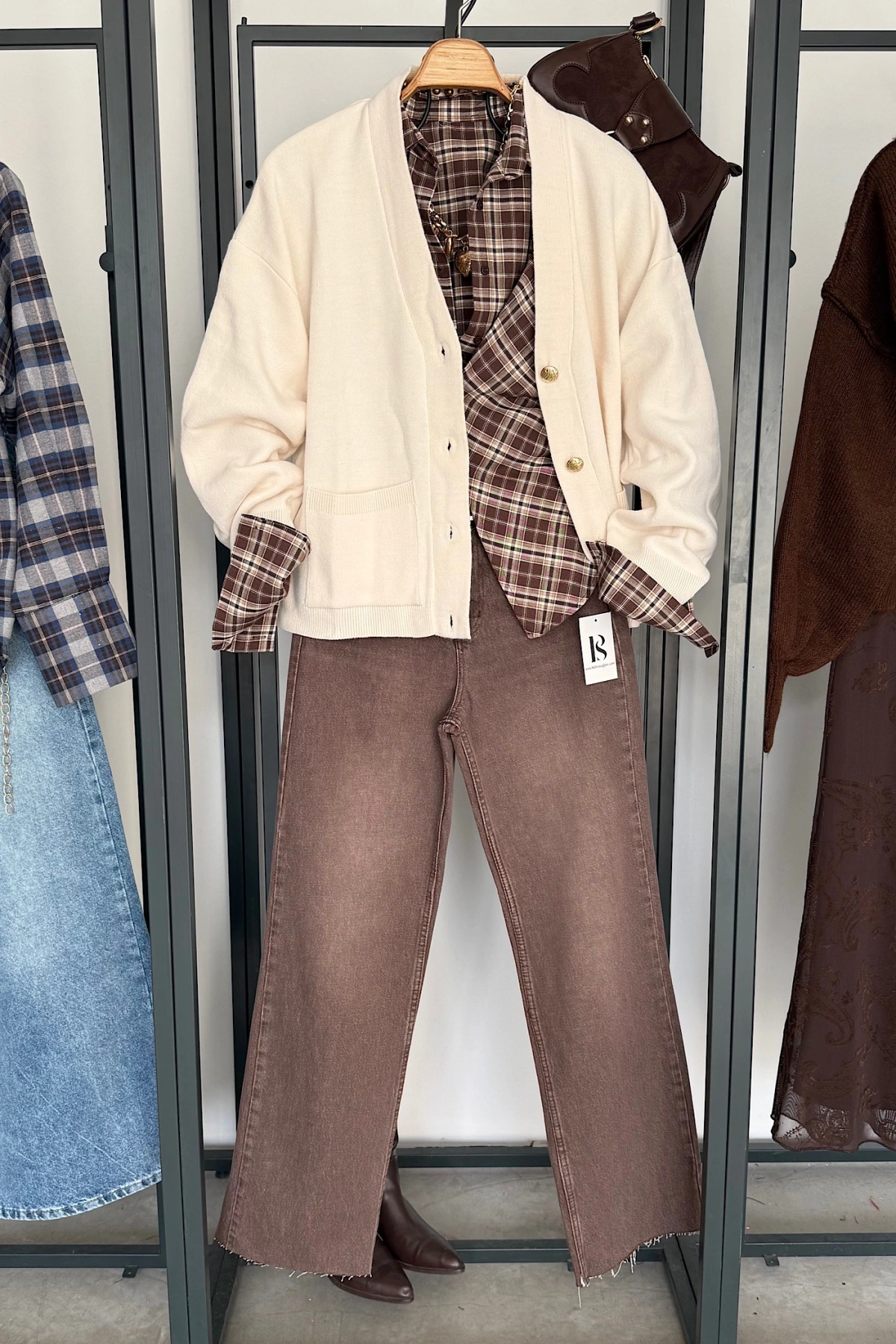 4 Düğmeli Hırka Krem