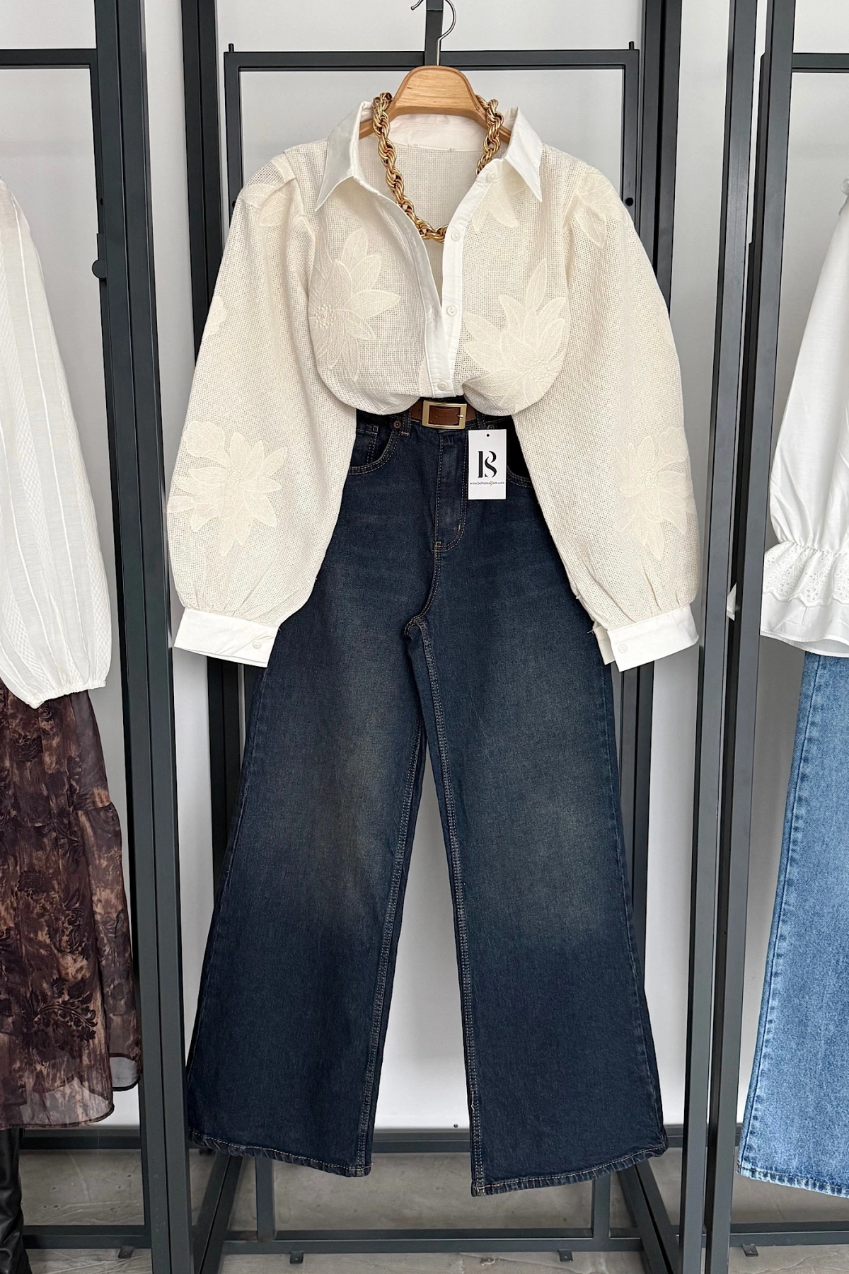 Dokulu Yaprak Nakış Gömlek Krem