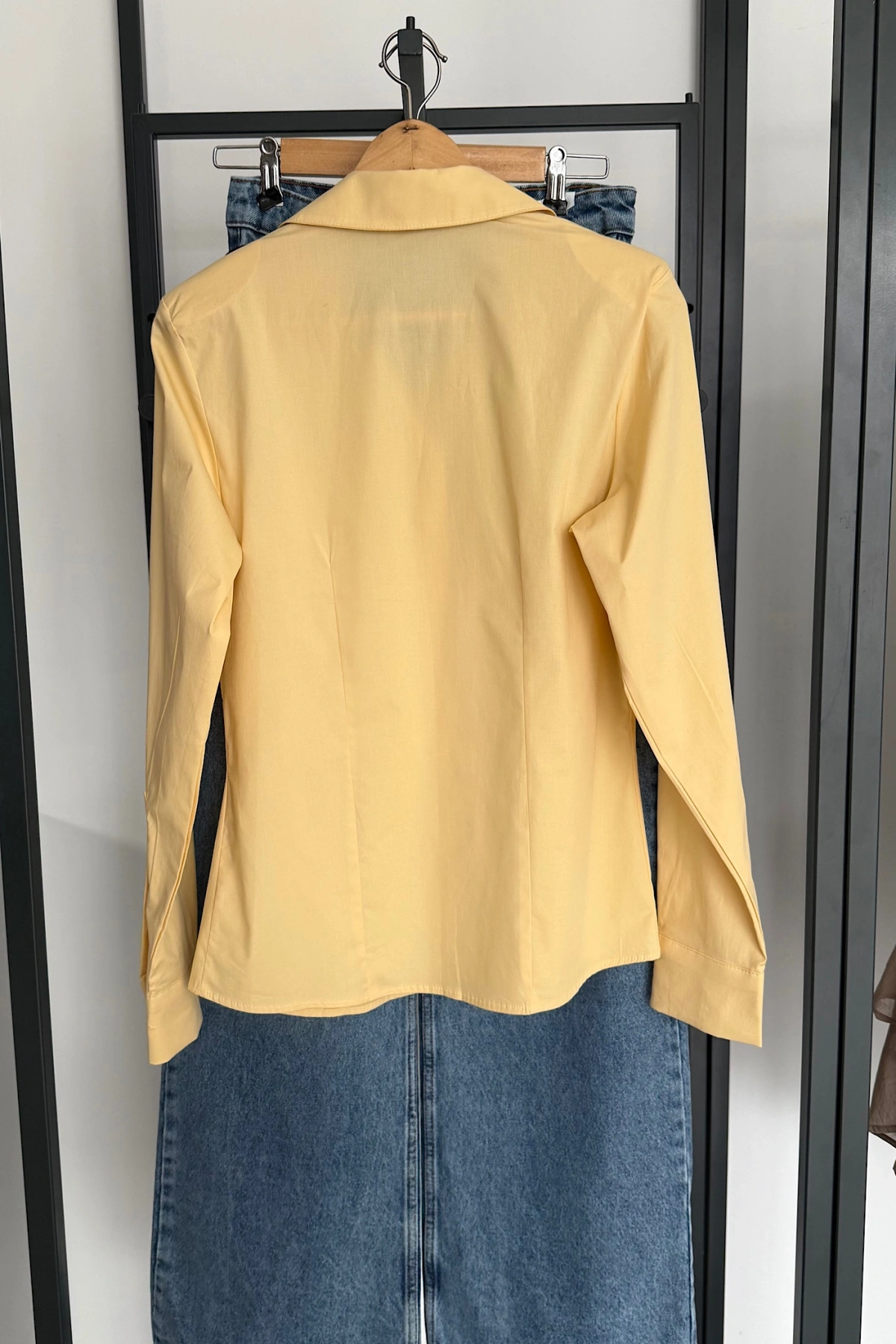 Klasik Dar Kesim Gömlek Sarı