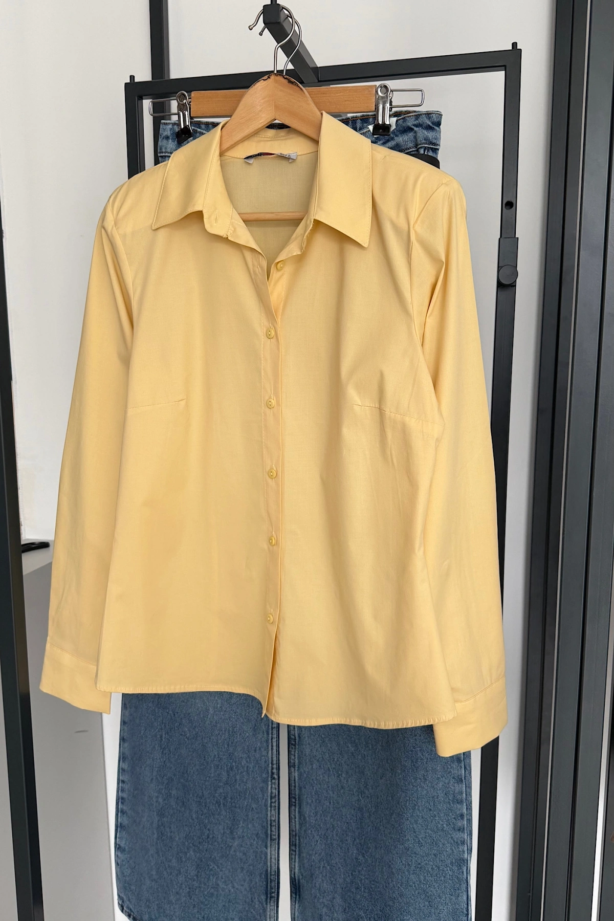Klasik Dar Kesim Gömlek Sarı